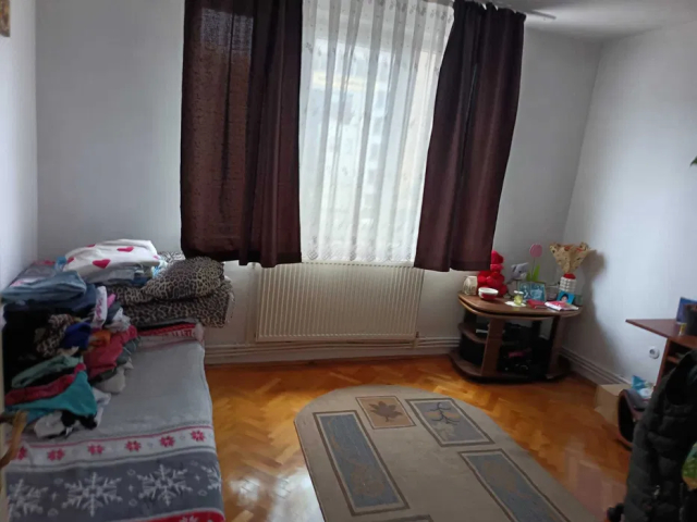 Apartament de inchiriat, 2 camere,  semidecomandat,  45 mp, Central,   161715