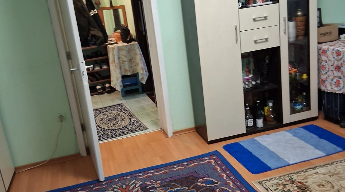 Oferta Podu Ros apartament 50 mp, 2 camere, semidecomandat, de vanzare,  Liceul Emil Racovita imagine 1