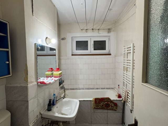 Apartament, 2 camere  semidecomandat,  50 mp, Podu Ros, de vanzare,  (liceul Cantemir) 162371
