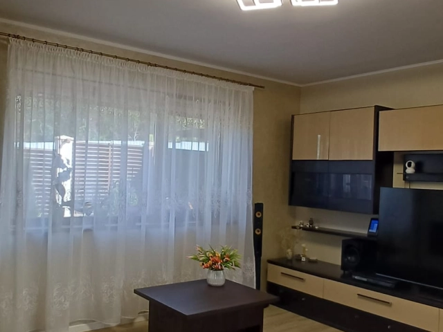 Apartament 4 camere - Miroslava