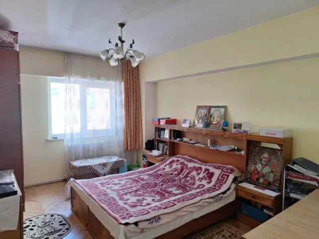 3 camere,  decomandat,  87 mp, de vanzare apartament in zona 1 Mai,  (Farmacia Ardealul) 161778