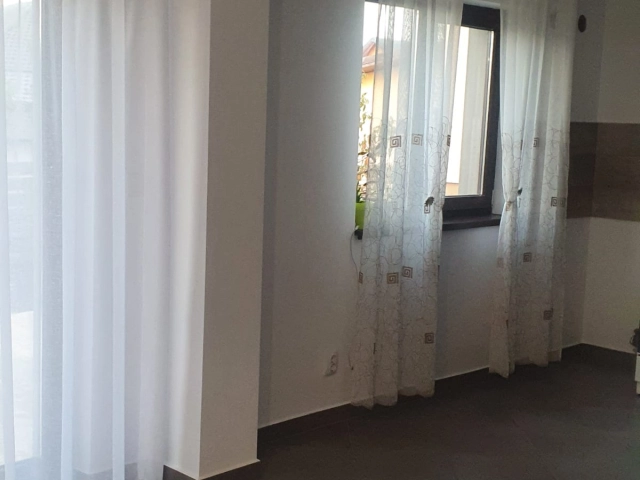Apartament 4 camere - Breazu