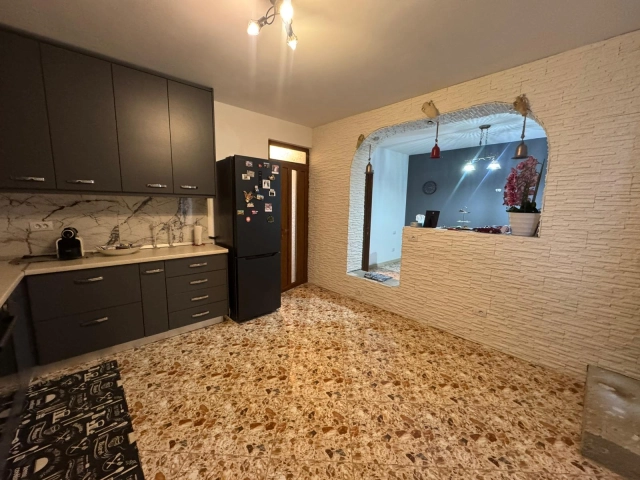 Apartament 4 camere - Tomesti