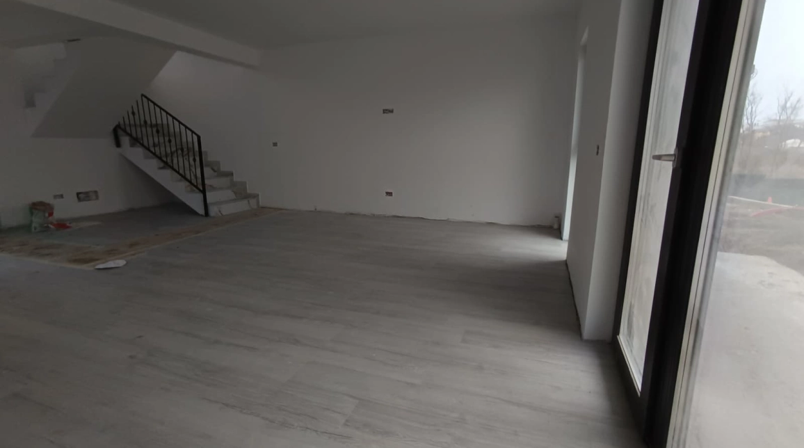 Oferta De vanzare casa, 4 camere, 120 mp, Rediu,  Cu vedere spre lac imagine 2