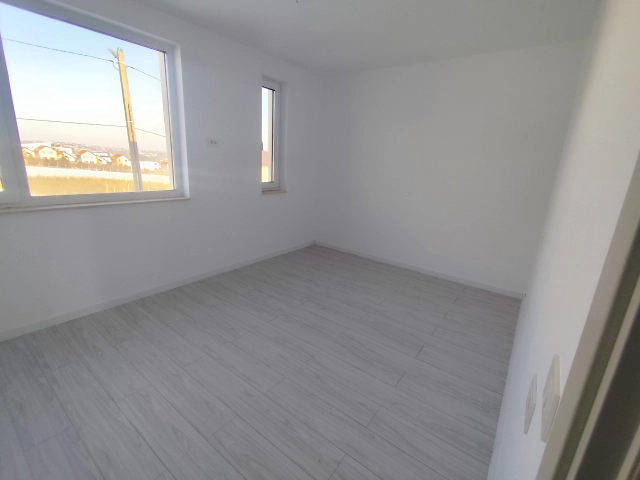 Apartament 4 camere - Rediu