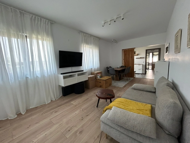 Apartament 4 camere - Breazu
