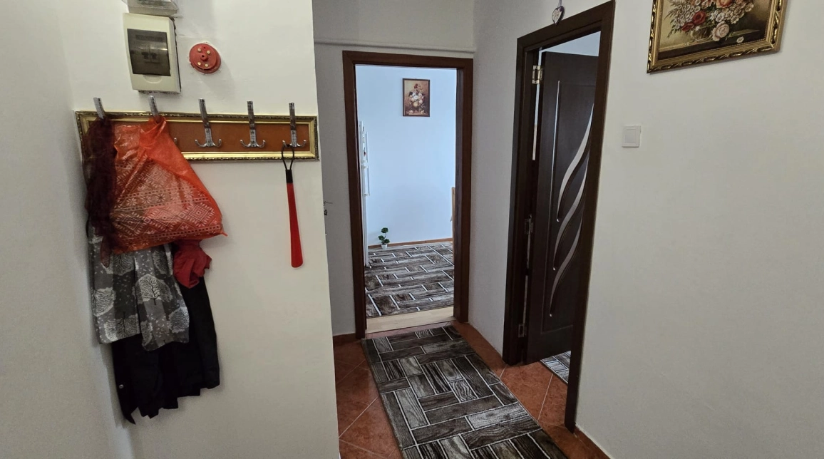 Oferta Apartament, 3 camere semidecomandat, 65 mp, Podu Ros, de vanzare,  Sensul giratoriu imagine 2