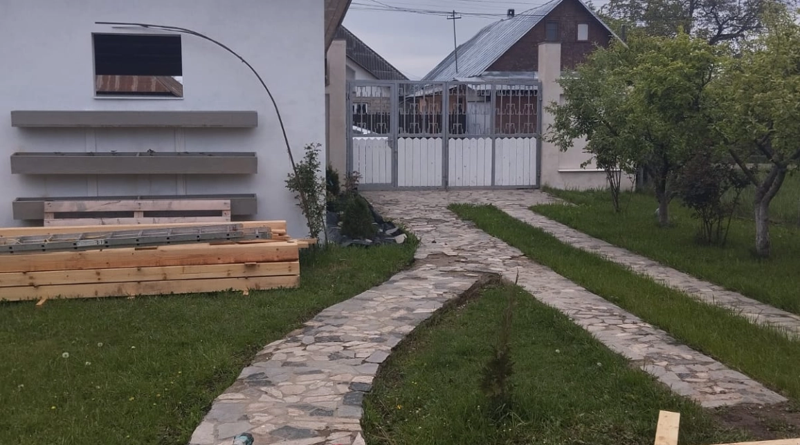 Oferta De vanzare casa, 8 camere, 260 mp, Roznov,   imagine 3