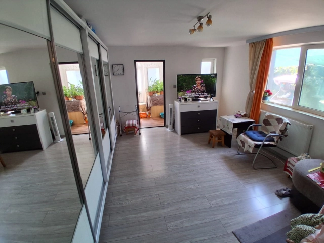 Apartament 5 camere - Tatarasi
