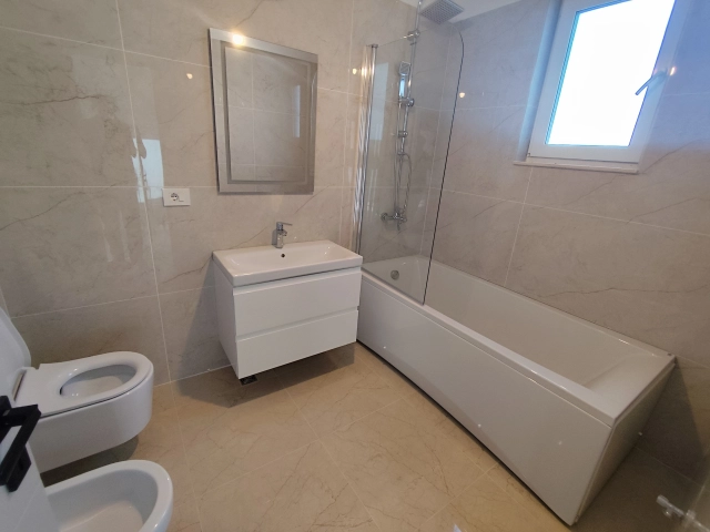 Apartament 4 camere - Rediu