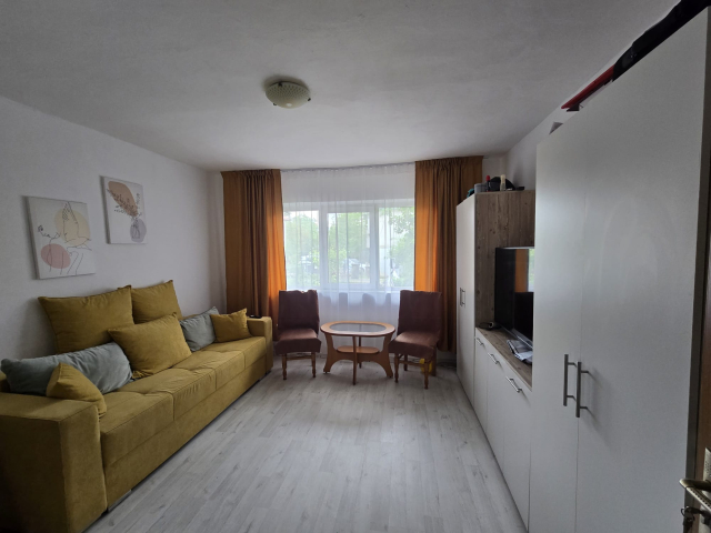 De vanzare apartament, 3 camere,  decomandat,  52 mp, Miroslava,  (Family Market) 162487