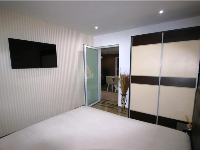 Apartament 3 camere - Miroslava