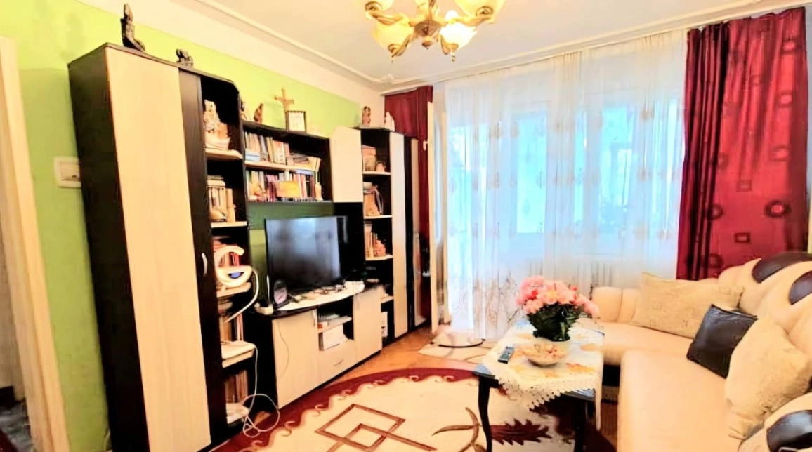 Oferta Apartament de vanzare, 3 camere, semidecomandat, 58 mp, Tatarasi,  Complex Ciurchi imagine 2