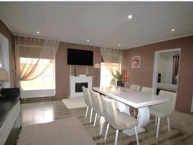 Apartament 3 camere - Miroslava