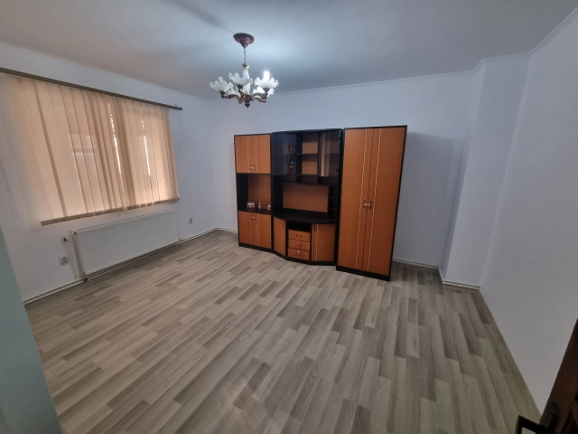 Apartament 3 camere - Podu Ros