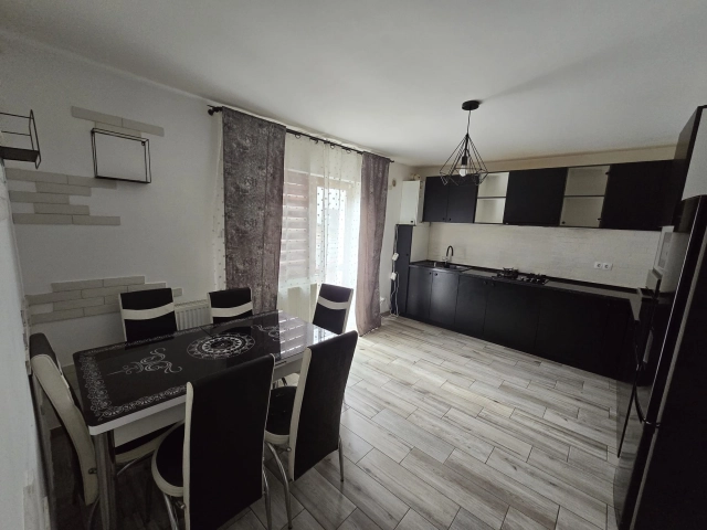 Apartament 4 camere - Miroslava