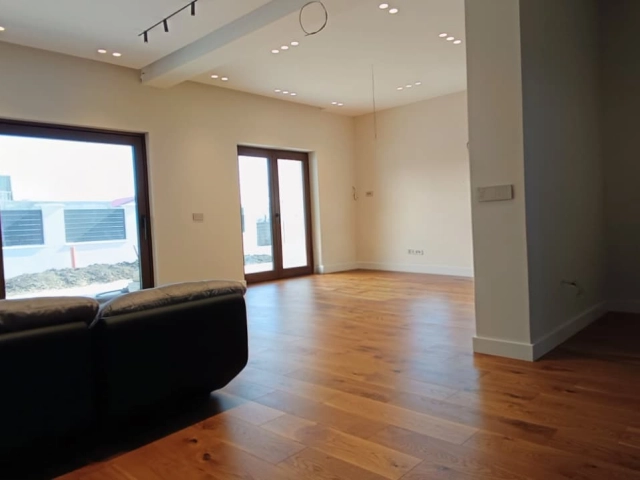 Apartament 4 camere - Breazu