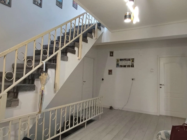 Apartament 5 camere - Aroneanu
