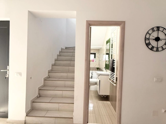 Apartament 4 camere - Miroslava