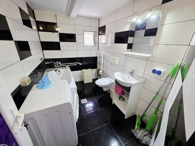 Apartament 3 camere - Centru