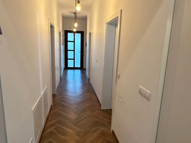 Apartament 5 camere - Ciurbesti