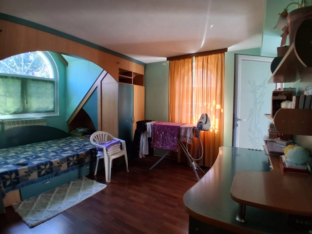 Apartament 5 camere - Bucium