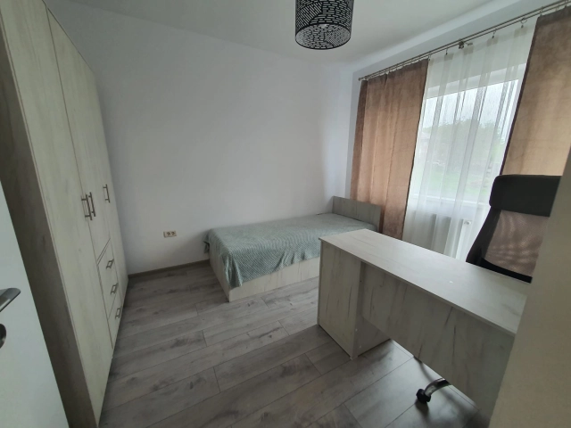 Apartament 4 camere - Bucium