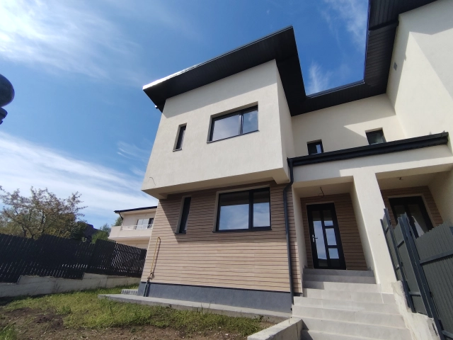Apartament 4 camere - Rediu