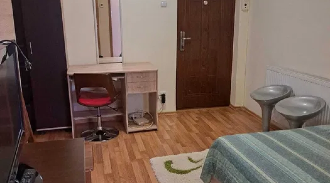 Oferta 2 camere, decomandat, 40 mp, de inchiriat apartament in zona Nicolina,  Pasaj imagine 1