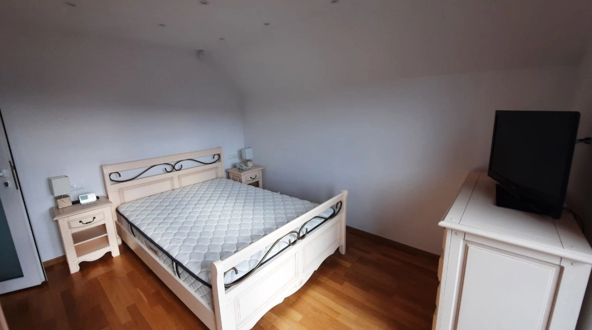 Oferta Stefan cel mare casa 300 mp, 6 camere, de vanzare,  Club Sportiv Ceahlaul / Palatul Copiilor imagine 9