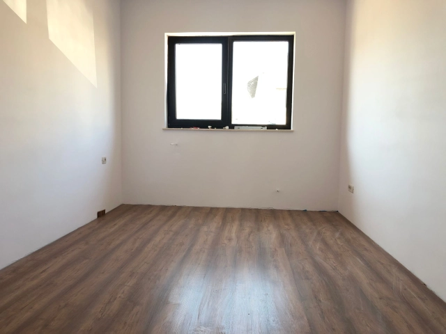 Apartament 4 camere - Miroslava