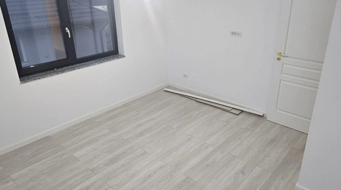 Oferta De vanzare casa, 4 camere, 105 mp, Rediu,  (La asfalt si statie autobus) imagine 4