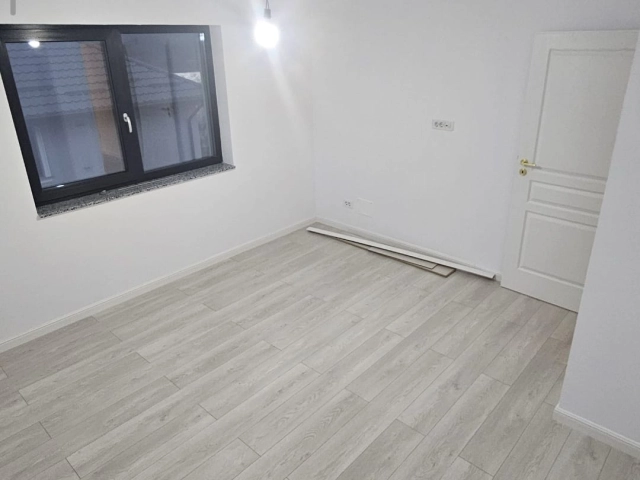 Apartament 4 camere - Rediu