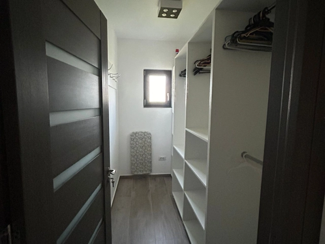 Apartament 4 camere - Breazu