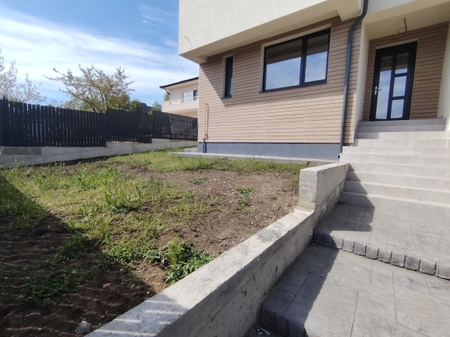 Apartament 4 camere - Rediu