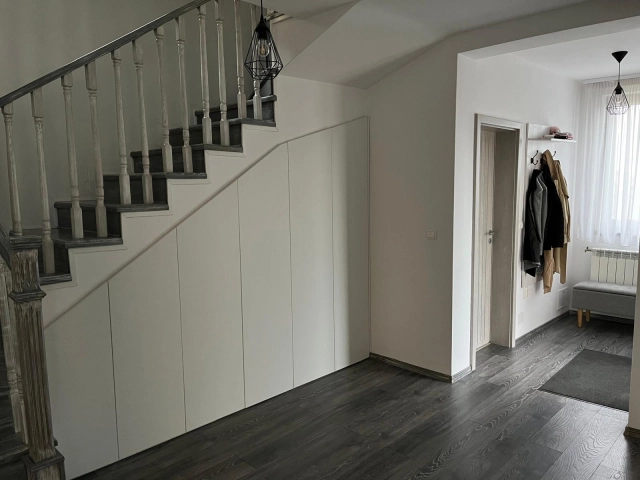 Apartament 4 camere - Valea Adanca