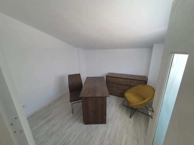 Apartament 8 camere - Valea Lupului