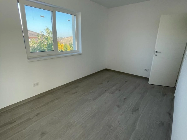 Apartament 4 camere - Rediu