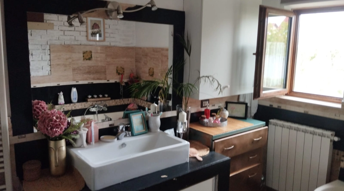 Oferta De vanzare casa, 8 camere, 260 mp, Roznov,   imagine 18
