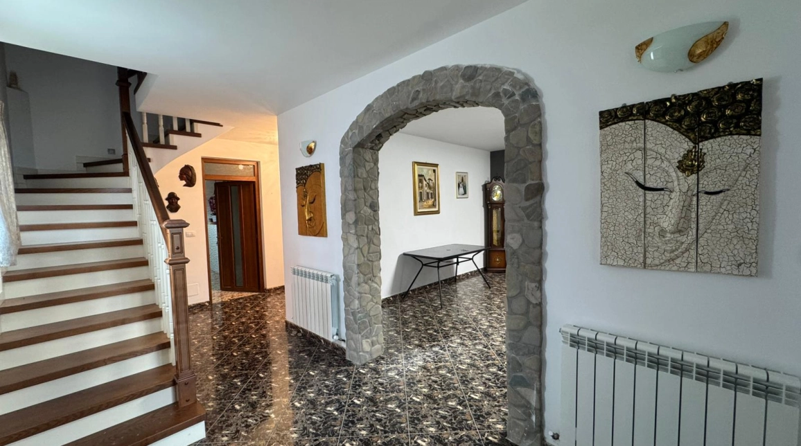 Oferta 4 camere, 194 mp, de vanzare casa in zona Tomesti,  Chicerea  inainte de Biserica imagine 5
