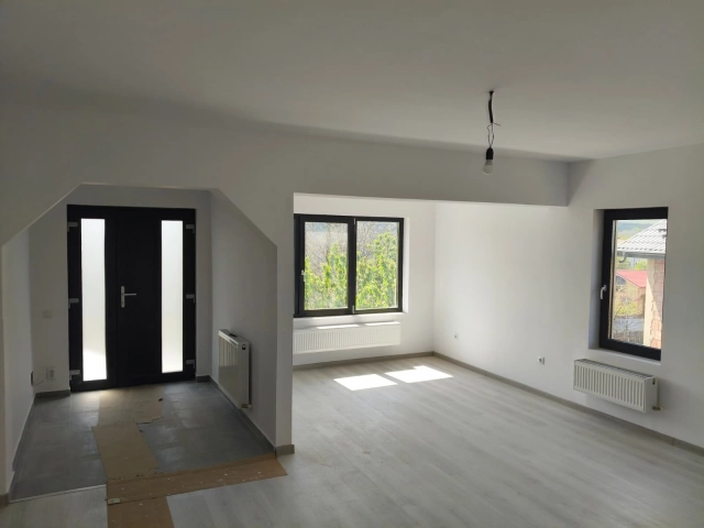 Apartament 3 camere - Tomesti