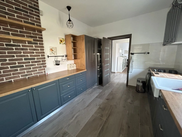 Apartament 4 camere - Breazu