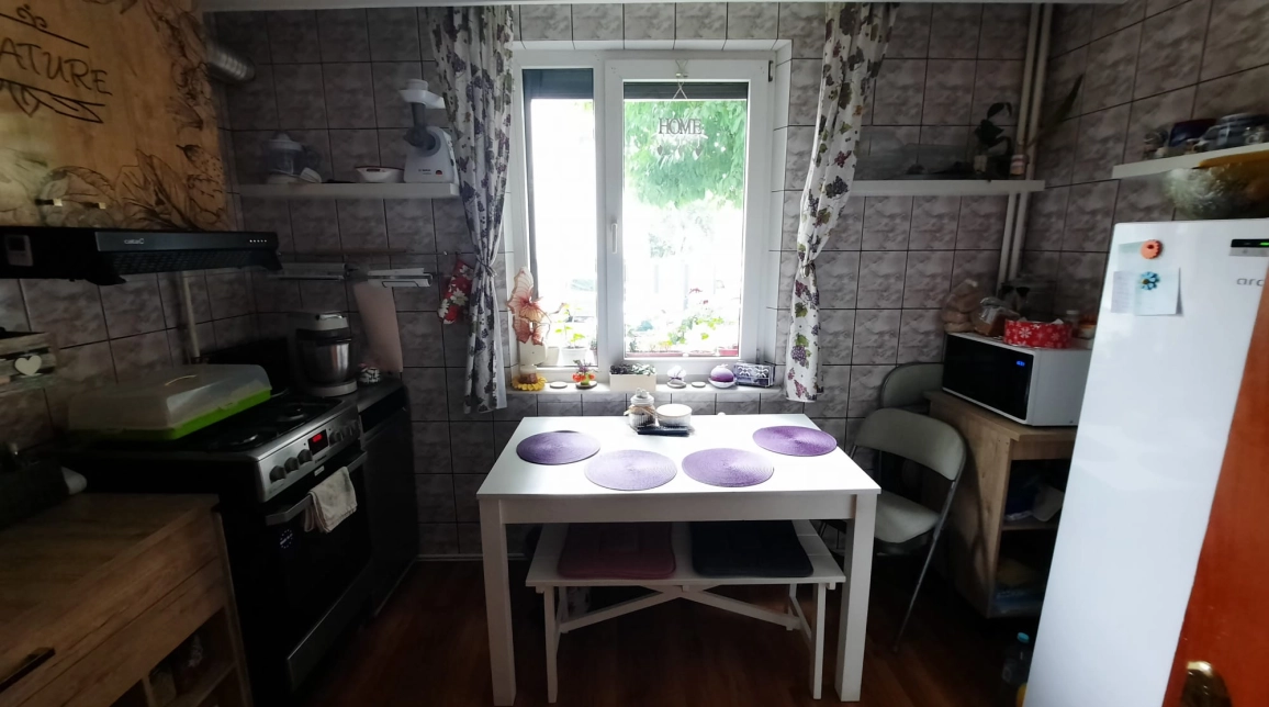 Oferta Apartament, 3 camere decomandat, 69 mp, Central, de vanzare,  Salon Coquette imagine 7