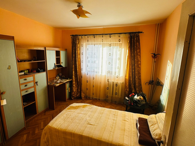 De vanzare apartament, 3 camere,  decomandat,  70 mp, Mircea cel Batran,   162762
