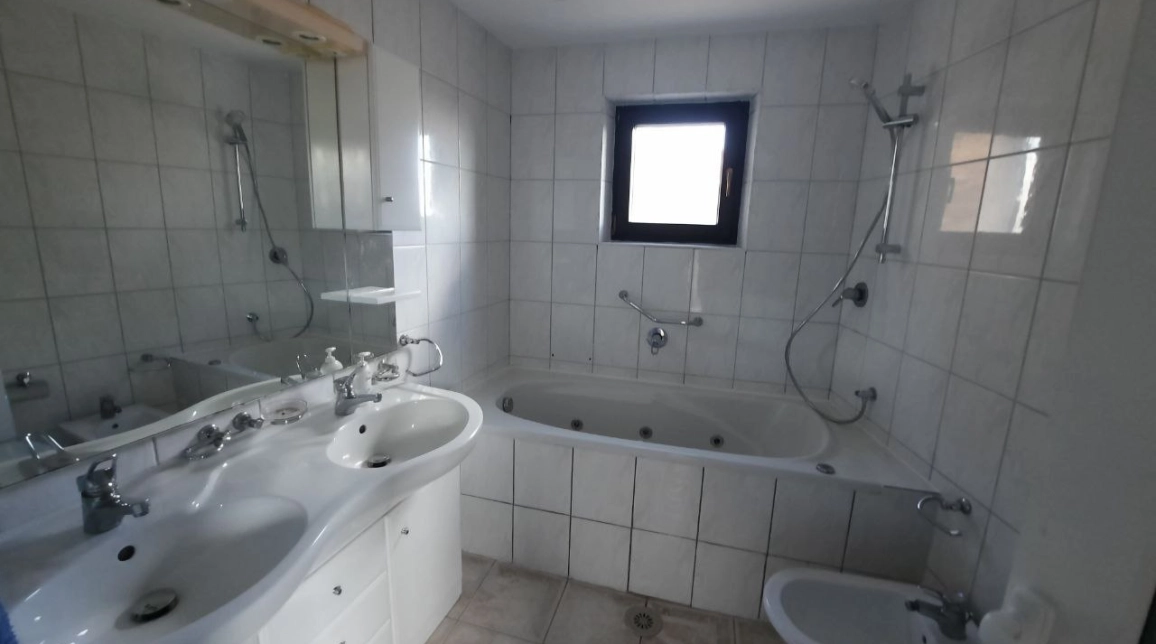 Oferta Stefan cel mare casa 300 mp, 6 camere, de vanzare,  Club Sportiv Ceahlaul / Palatul Copiilor imagine 16