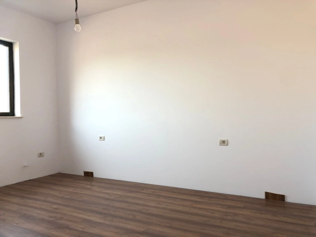 Apartament 4 camere - Miroslava