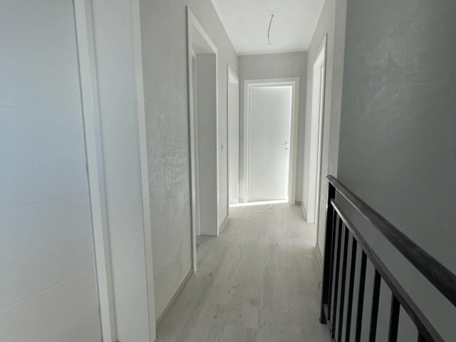 Apartament 4 camere - Rediu