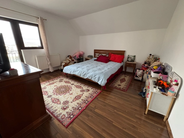 Apartament 5 camere - Lunca Cetatuii