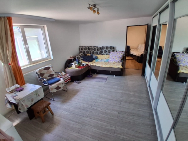 Apartament 5 camere - Tatarasi