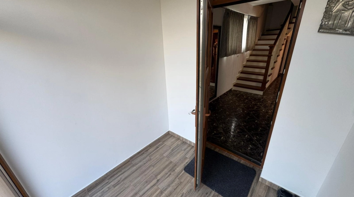 Oferta 4 camere, 194 mp, de vanzare casa in zona Tomesti,  Chicerea  inainte de Biserica imagine 4